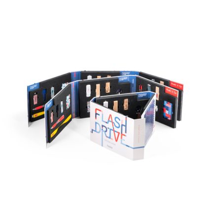 FLASH DRIVE SHOWCASE. Emblémázott pendrive bemutató készlet