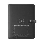 EMERGE A5 FOLDER. A5 mappa újrahasznosított poliészterből (100% rPET) 300D anyagból, vezeték nélküli töltővel