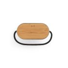 GUETTA. 5W-os hordozható hangszóró szupergyors 15W-os vezeték nélküli töltővel és 2 órás akkumulátor-üzemidővel, bambuszból és újrahasznosított PET-ből (100% rPET)