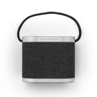 GUETTA. 5W-os hordozható hangszóró szupergyors 15W-os vezeték nélküli töltővel és 2 órás akkumulátor-üzemidővel, bambuszból és újrahasznosított PET-ből (100% rPET)