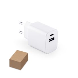   WEGENER. Tápegység USB-A csatlakozóval 18W és USB-C 20W újrahasznosított ABS-ből (100% rABS)
