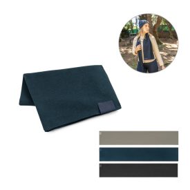   SERENITY. Újrahasznosított poliészter (100% rPET) sál varrott részlettel a személyre szabás érdekében